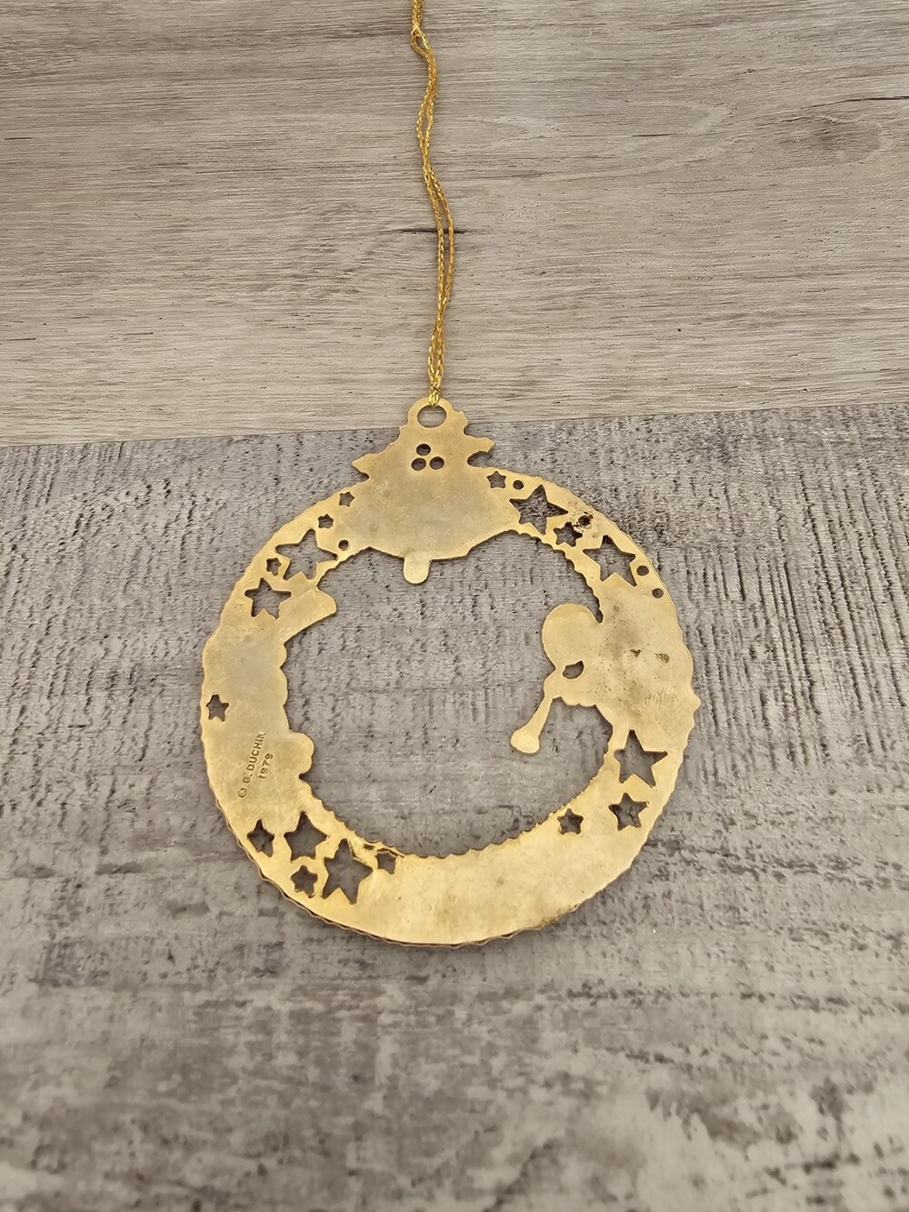 Gloria Duchin Thin 1979 Gold Metal Wreath Bells Ornament Christmas Tree 277a